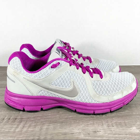 Nike Shoes - Nike • Women’s Air Relentless